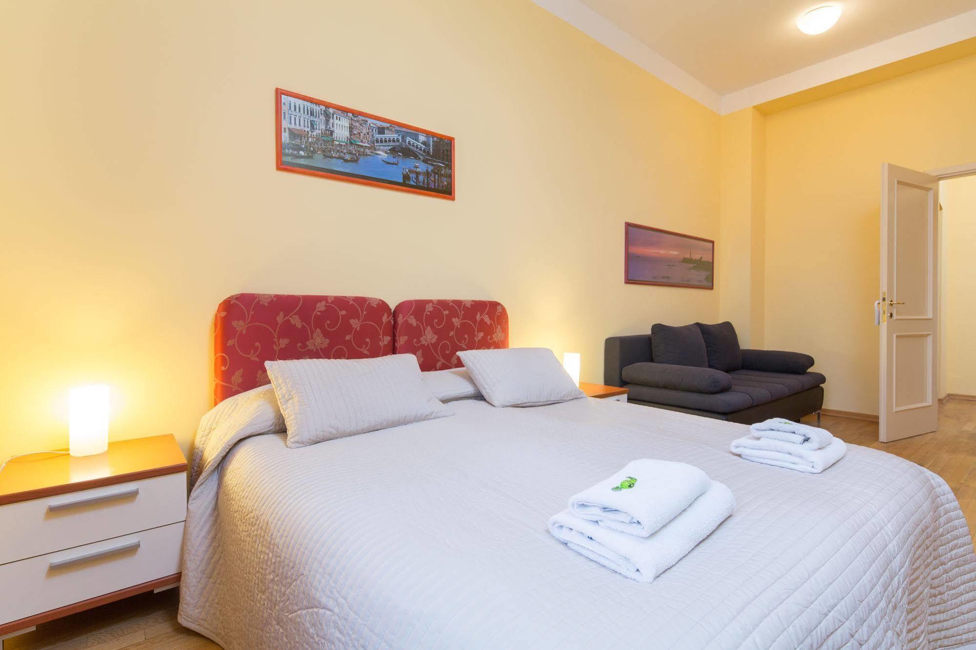 City Lounge Hotel Prag Exteriör bild