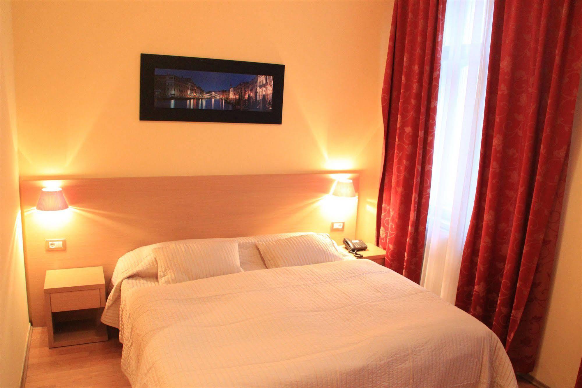 City Lounge Hotel Prag Exteriör bild